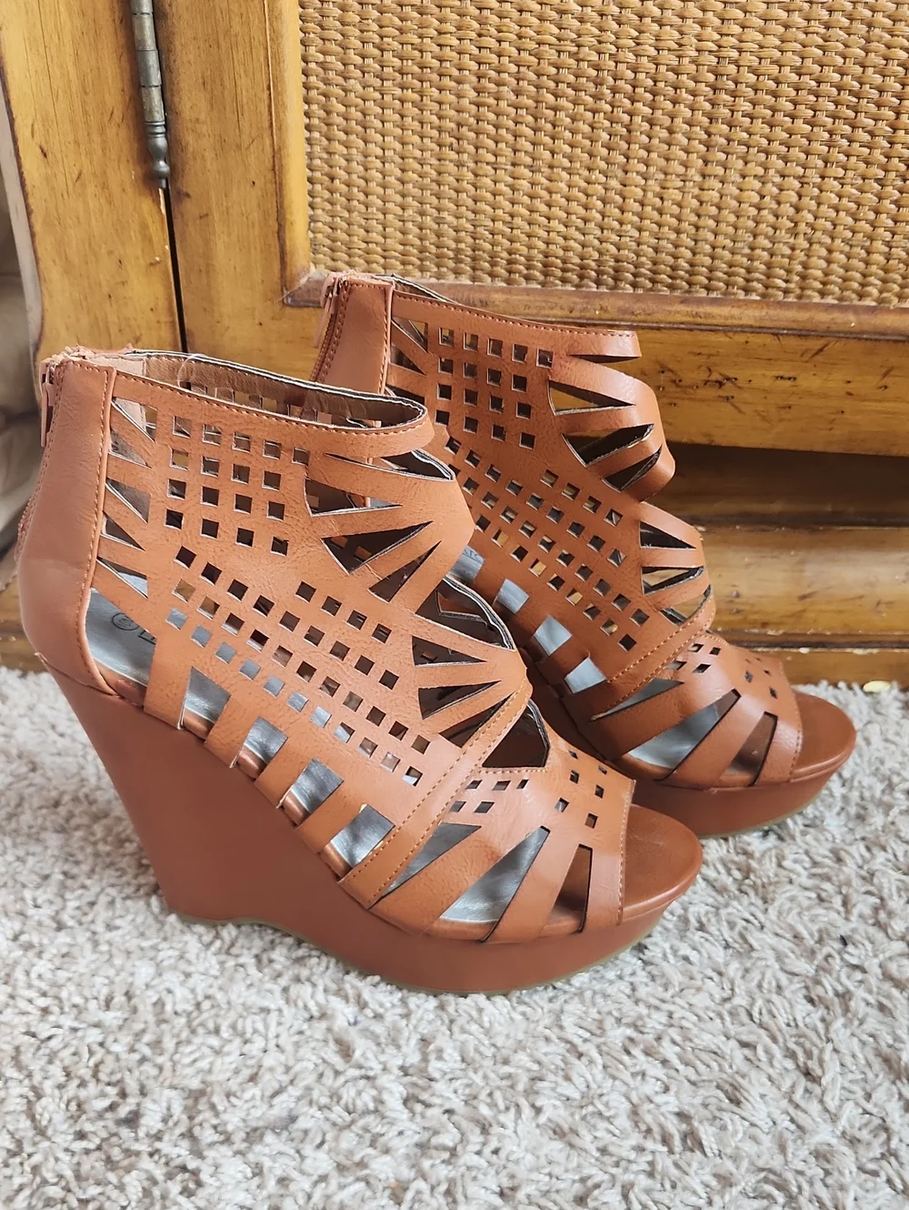 Hot Tomato Brown Platform Wedge Heels NWT